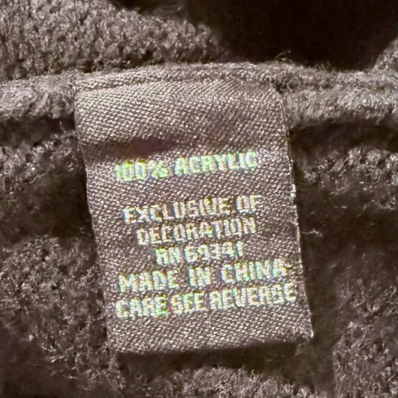 Knit Christmas sweater with leopard printed neck and sleeves - Picture 5 of 9